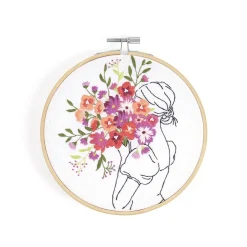 DMC Broderikit Floral Embrace – alt til at brodere en silhuet med en buket, Ø14,5 cm