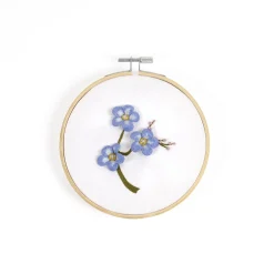 DMC Broderikit Forget Me Not – alt til at brodere en forglemmigej med 3D-effekt, Ø12,5 cm