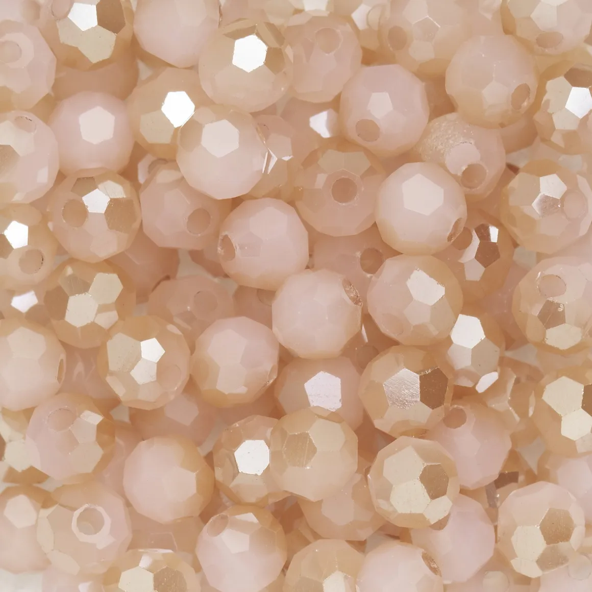 95 facetslebne glasperler på snor, 4 mm i diameter – rosa