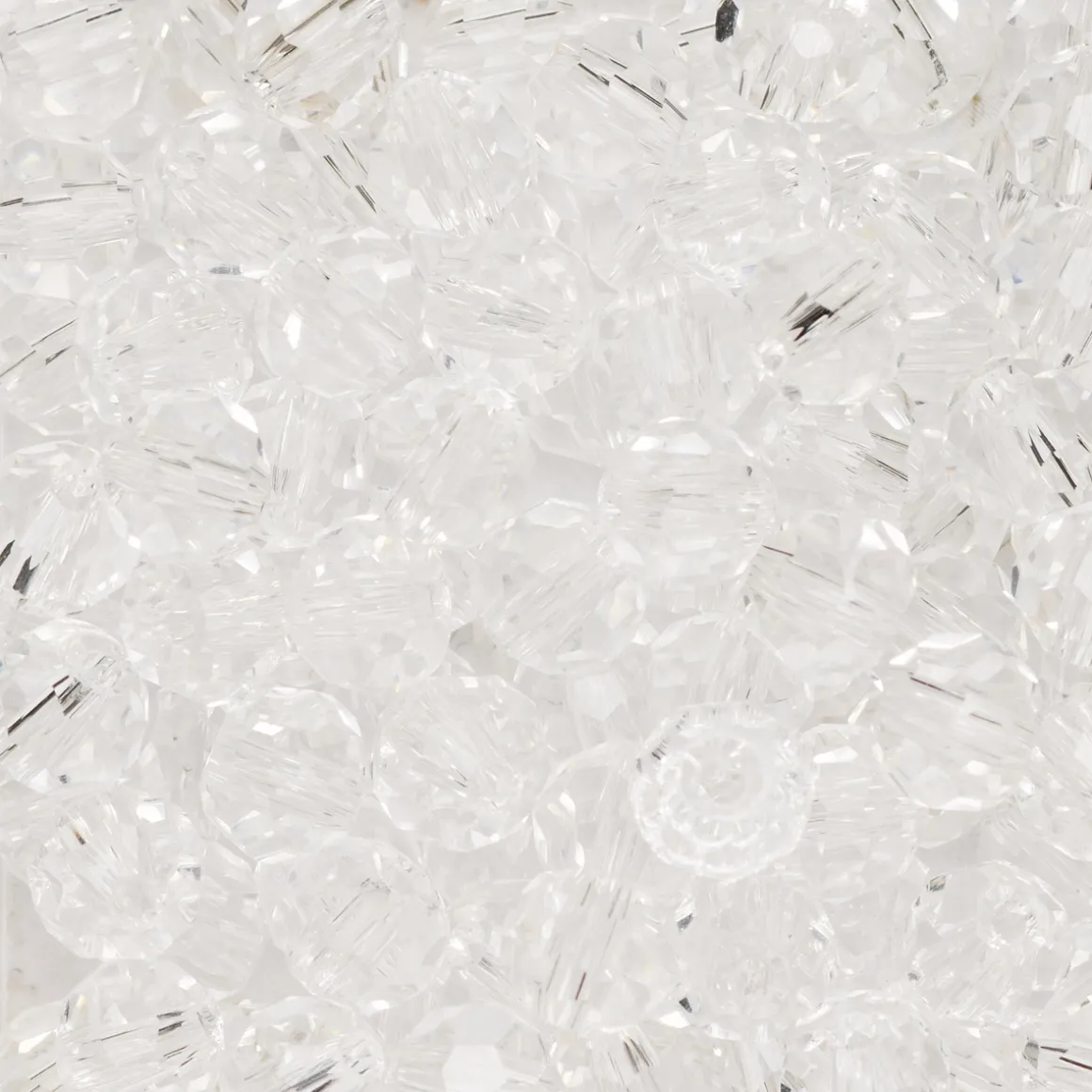 95 facetslebne glasperler på snor, 4 mm i diameter – krystal/transparente