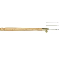 Fransk broderinål af træ, længde 14 cm. 3 nåle a 08 – 1,0 – 1,2 mm medfølger