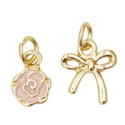 2 guldfarvede vedhæng/charms, rosa rose Ø7,7 mm, sløjfe/ribbon 10×10 mm