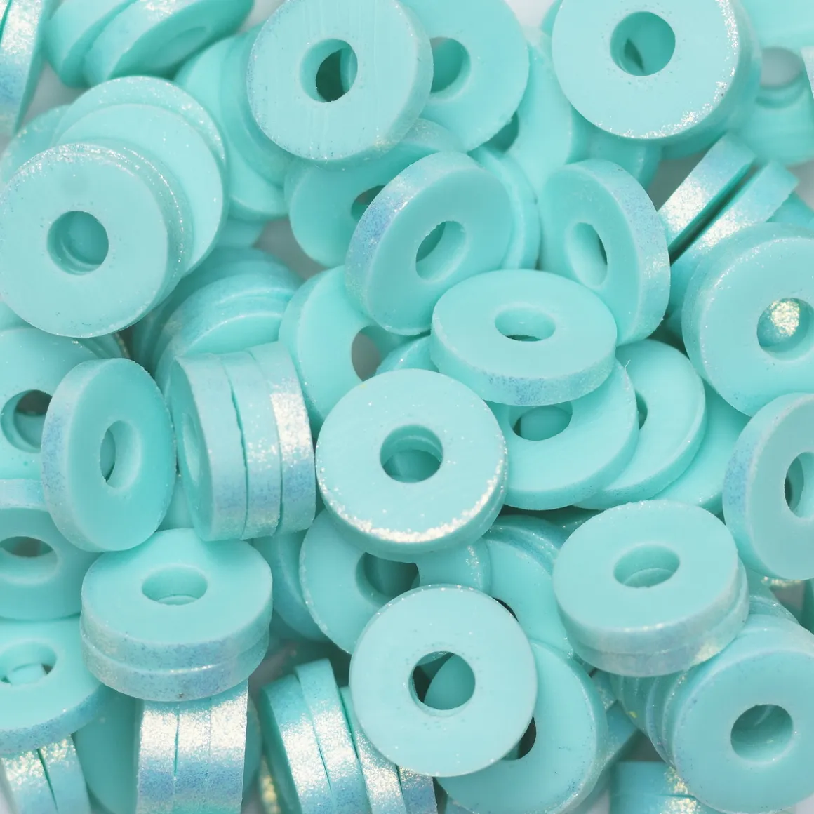 Heishi-perler i rør – guldskinnende aqua heishis, Ø6 mm
