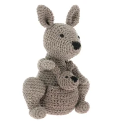 Hoooked DIY-kit Kangaroo Kayleigh och hennes minsting! H. 23 cm