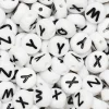 50 hvide bogstavperler Q, W, X, Y, Z med sort tryk – Ø7 mm