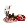 Miniaturekit med diverse julegodter, fadet er 4 cm langt og isen 3 cm høj