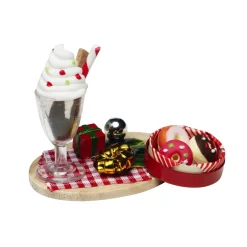 Miniaturekit med diverse julegodter, fadet er 4 cm langt og isen 3 cm høj