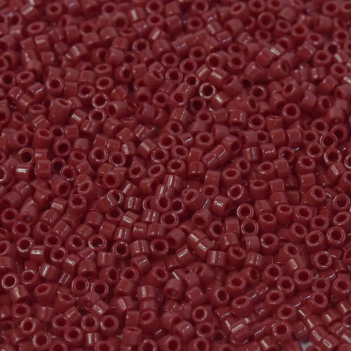 MIYUKI Delica 11/0 rød opak 5g – DB1140 Matted Opaque Dark Red