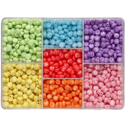 1280 pastelfarvede bogstavperler, A-Z med hvide bogstaver, Ø7 mm