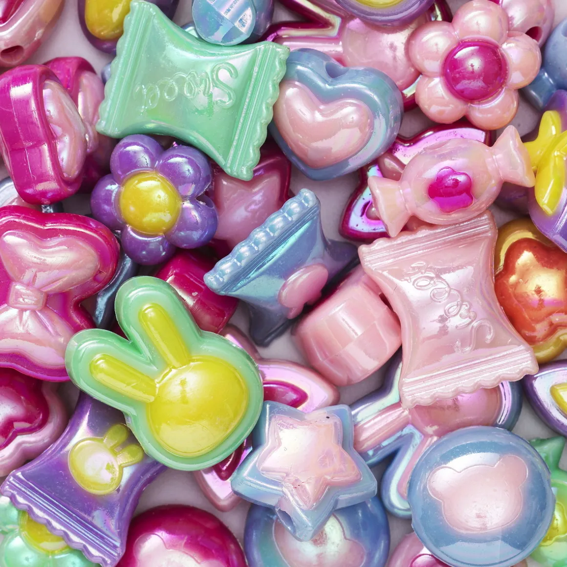Perlemix med ca. 50 søde, store og let farveskiftende perler!