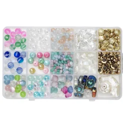 Perlemix med glas- og plastperler i havtema + 1 charm muslingeskal