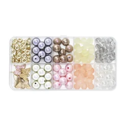 Perlemix med pastelfarvede runde perler (Ø8/10 mm) og 4 sommerfugle-charms