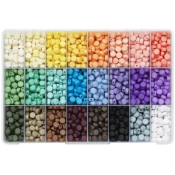 Runde og matte pastelfarvede perler formet som klassiske bogstavperler, 2400 stk. Ø7 mm