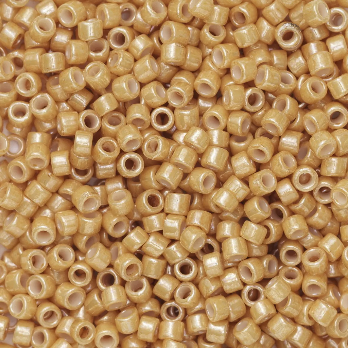 TOHO-perler 11/0 – 123D Beige opaque luster