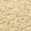 TOHO-perler 11/0 – lys muslingeskal, 123 Opaque lustered light beige