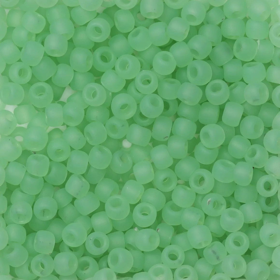 TOHO-perler runde 11/0 – lysegrøn, 144F Ceylon frosted celery