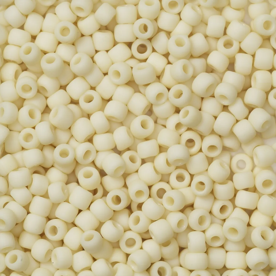 TOHO-perler runde 11/0 – offwhite, 51F Opaque frosted light beige